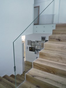 Treppengeländer im Innenbereich aus Nurglas